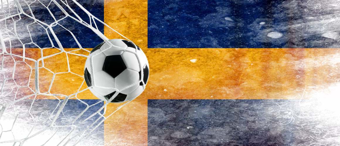 Mål i fotboll framför den svenska flaggan