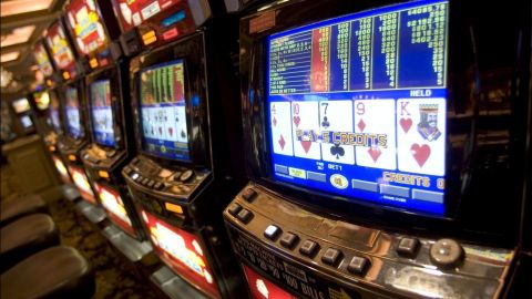 Landbaserade slotmaskiner med videopoker